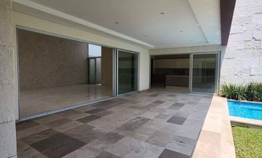 Casa con Alberca y Amplio Jardín en Venta  en Fraccionamiento Las Palmas Green