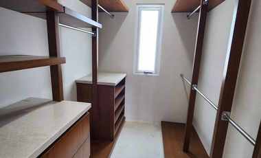 Casa con Alberca y Amplio Jardín en Venta  en Fraccionamiento Las Palmas Green