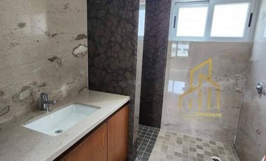 Casa con Alberca y Amplio Jardín en Venta  en Fraccionamiento Las Palmas Green