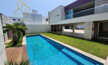 Casa con Alberca y Amplio Jardín en Venta  en Fraccionamiento Las Palmas Green