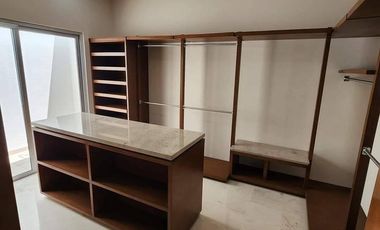 Casa con Alberca y Amplio Jardín en Venta  en Fraccionamiento Las Palmas Green