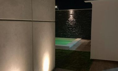 Casa en VENTA con alberca y frente a parque, Fracc. Las Palmas Green