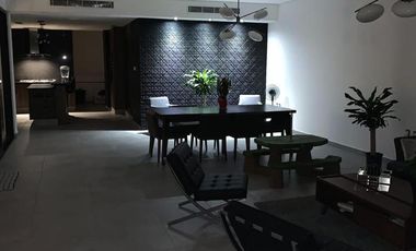 Casa en VENTA con alberca y frente a parque, Fracc. Las Palmas Green