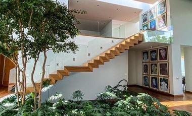 Residencia de lujo del Arq. Farré a la venta en Pedregal .