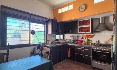 Dos propiedades ideal consultorios y vivienda en San José