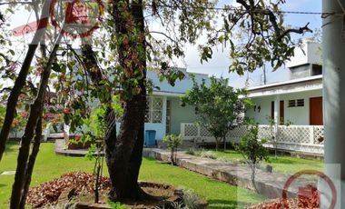 Terreno en desnivel de calle a calle con una vista estupenda del mar