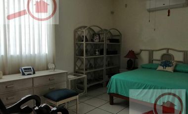 Terreno en desnivel de calle a calle con una vista estupenda del mar