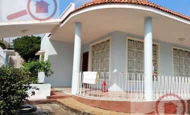 Terreno en desnivel de calle a calle con una vista estupenda del mar