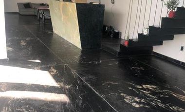 Casa en VENTA, Calle Cerrada en  parte baja San Jerónimo