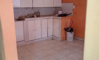 Casa para remodelar con excelente Terreno en Ampliación Santa Catarina