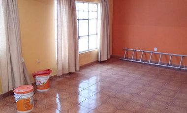 Casa para remodelar con excelente Terreno en Ampliación Santa Catarina