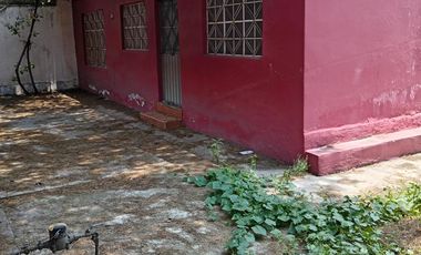 Casa para remodelar con excelente Terreno en Ampliación Santa Catarina