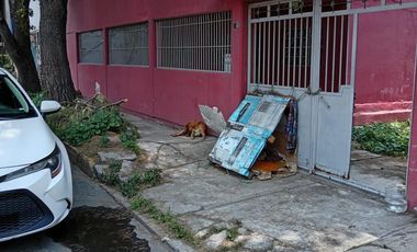 Casa para remodelar con excelente Terreno en Ampliación Santa Catarina