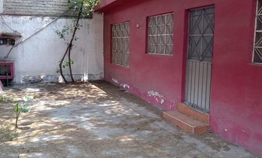 Casa para remodelar con excelente Terreno en Ampliación Santa Catarina