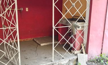 Casa para remodelar con excelente Terreno en Ampliación Santa Catarina