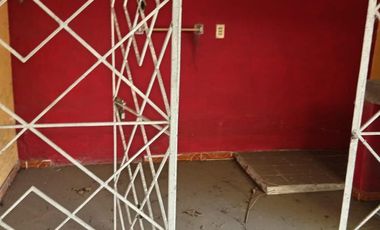 Casa para remodelar con excelente Terreno en Ampliación Santa Catarina