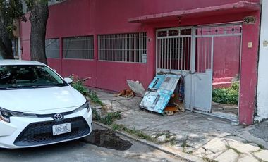 Casa para remodelar con excelente Terreno en Ampliación Santa Catarina