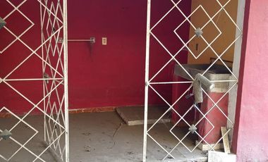 Casa para remodelar con excelente Terreno en Ampliación Santa Catarina