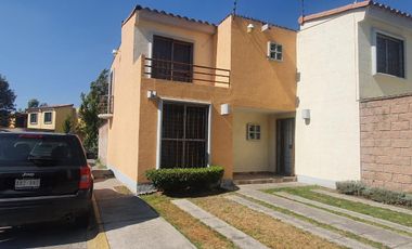 Excelente casa en fraccionamiento cerrado en Tecámac a 5 min del aeropuerto.