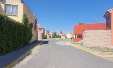 Excelente casa en fraccionamiento cerrado en Tecámac a 5 min del aeropuerto.