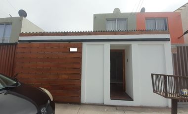 Casa en venta c/ estacionamiento en Alto Hospicio