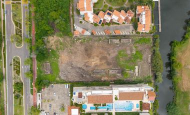 Terreno en Marina Ixtapa 7,149 m² F. a Campo de Golf – Uso Mixto para Proyecto Residencial/Comercial