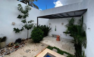 Casa en Venta en el Centro de Mérida , 1hab , 1 baño ,Alberca , Remodelada