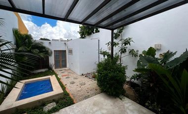 Casa en Venta en el Centro de Mérida , 1hab , 1 baño ,Alberca , Remodelada
