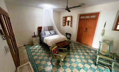 Casa en Venta en el Centro de Mérida , 1hab , 1 baño ,Alberca , Remodelada