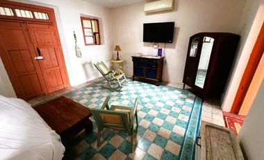 Casa en Venta en el Centro de Mérida , 1hab , 1 baño ,Alberca , Remodelada