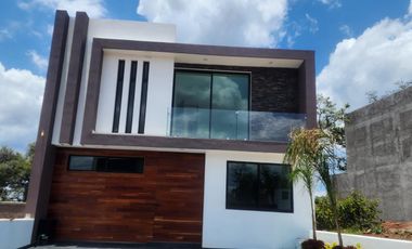 Casa en Venta  Altozano Fraccionamiento privado, Recamara en PB