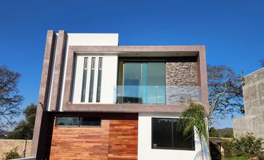 Casa en Venta  Altozano Fraccionamiento privado, Recamara en PB