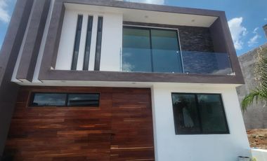 Casa en Venta  Altozano Fraccionamiento privado, Recamara en PB