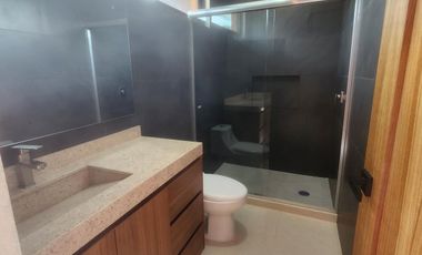 Casa en Venta  Altozano Fraccionamiento privado, Recamara en PB