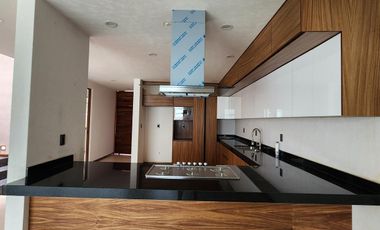 Casa en Venta  Altozano Fraccionamiento privado, Recamara en PB