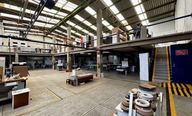 Renta de inmueble comercial e industrial en esquina sobre Av. Constituyentes