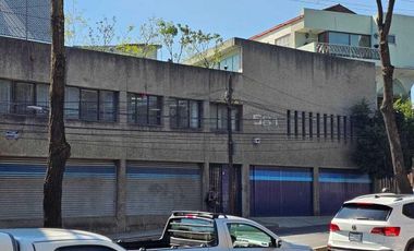 Renta de inmueble comercial e industrial en esquina sobre Av. Constituyentes