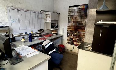 Renta de inmueble comercial e industrial en esquina sobre Av. Constituyentes