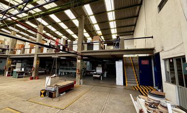 Renta de inmueble comercial e industrial en esquina sobre Av. Constituyentes