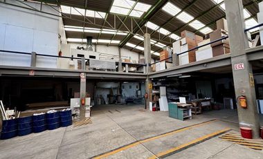 Renta de inmueble comercial e industrial en esquina sobre Av. Constituyentes