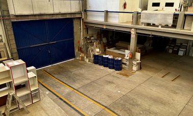 Renta de inmueble comercial e industrial en esquina sobre Av. Constituyentes