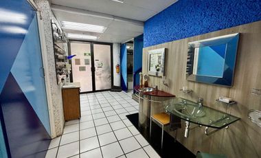 Renta de inmueble comercial e industrial en esquina sobre Av. Constituyentes