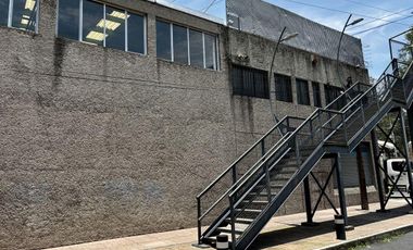 Renta de inmueble comercial e industrial en esquina sobre Av. Constituyentes