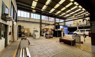 Renta de inmueble comercial e industrial en esquina sobre Av. Constituyentes