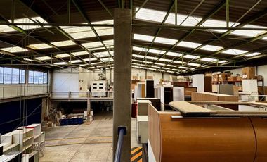 Renta de inmueble comercial e industrial en esquina sobre Av. Constituyentes