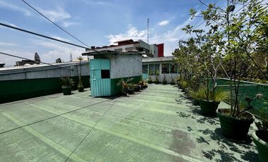 Renta de inmueble comercial e industrial en esquina sobre Av. Constituyentes