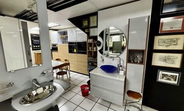 Renta de inmueble comercial e industrial en esquina sobre Av. Constituyentes