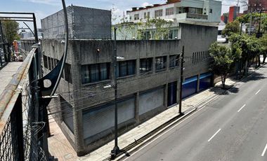 Renta de inmueble comercial e industrial en esquina sobre Av. Constituyentes