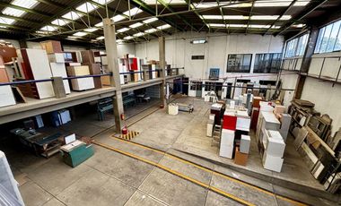 Renta de inmueble comercial e industrial en esquina sobre Av. Constituyentes