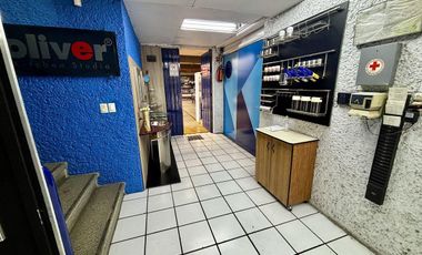 Renta de inmueble comercial e industrial en esquina sobre Av. Constituyentes